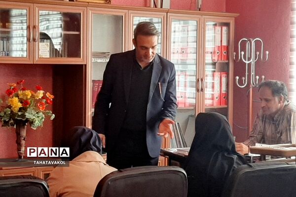 بازدید بازرسان ناحیه یک شهرری از اجرای طرح همتا در هنرستان شهید چمران پردیس