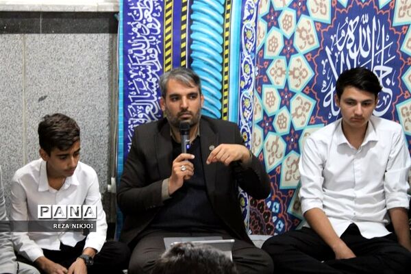 نمازی با دانش‌آموزان آموزشگاه امام علی (ع) ناحیه یک بهارستان
