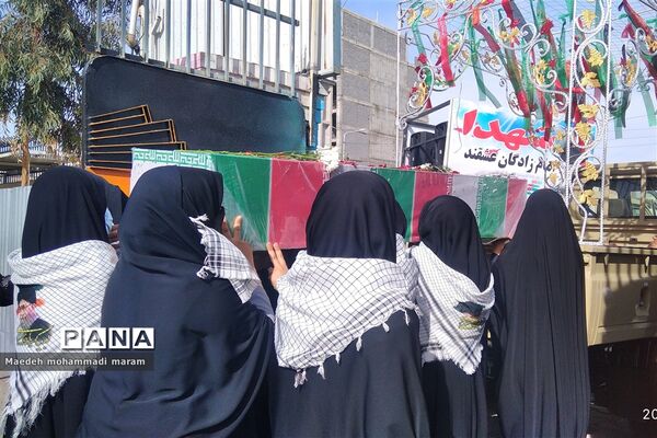تشییع شهدای گمنام درمدرسه فرزانگان دوره دوم ناحیه ۲ زاهدان