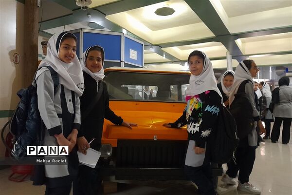 بازدید دانش‌آموزان مدرسه ظریف‌کارفرد از موزه تاریخ طبیعی