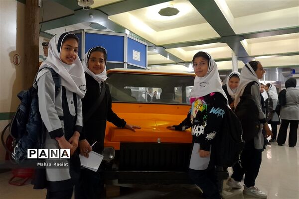 بازدید دانش‌آموزان مدرسه ظریف‌کارفرد از موزه تاریخ طبیعی