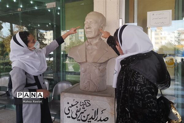 بازدید دانش‌آموزان مدرسه ظریف‌کارفرد از موزه تاریخ طبیعی