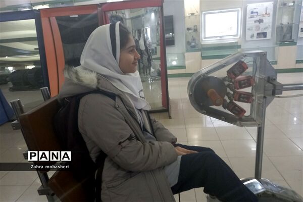 بازدید دانش‌آموزان مدرسه ظریف‌کارفرد از موزه تاریخ طبیعی