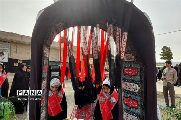 حماسه بی‌بدیل دانش‌آموزان شهرستان آباده در تشییع پیکر مطهر شهید گمنام