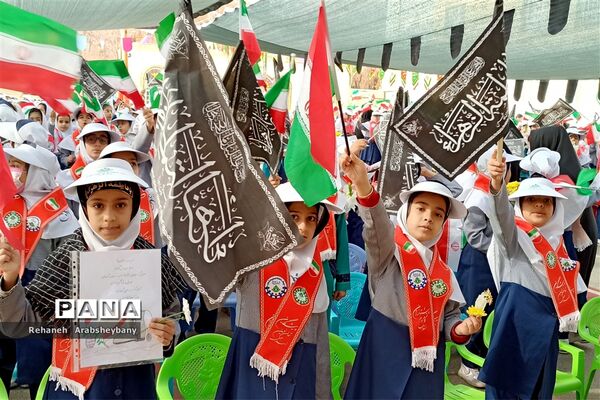 حماسه بی‌بدیل دانش‌آموزان شهرستان آباده در تشییع پیکر مطهر شهید گمنام