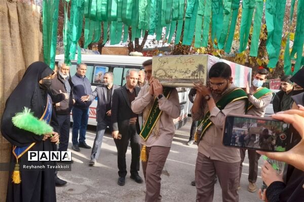 حماسه بی‌بدیل دانش‌آموزان شهرستان آباده در تشییع پیکر مطهر شهید گمنام