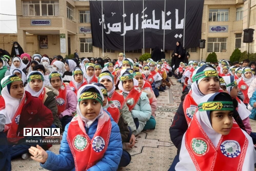 حماسه بی‌بدیل دانش‌آموزان شهرستان آباده در تشییع پیکر مطهر شهید گمنام