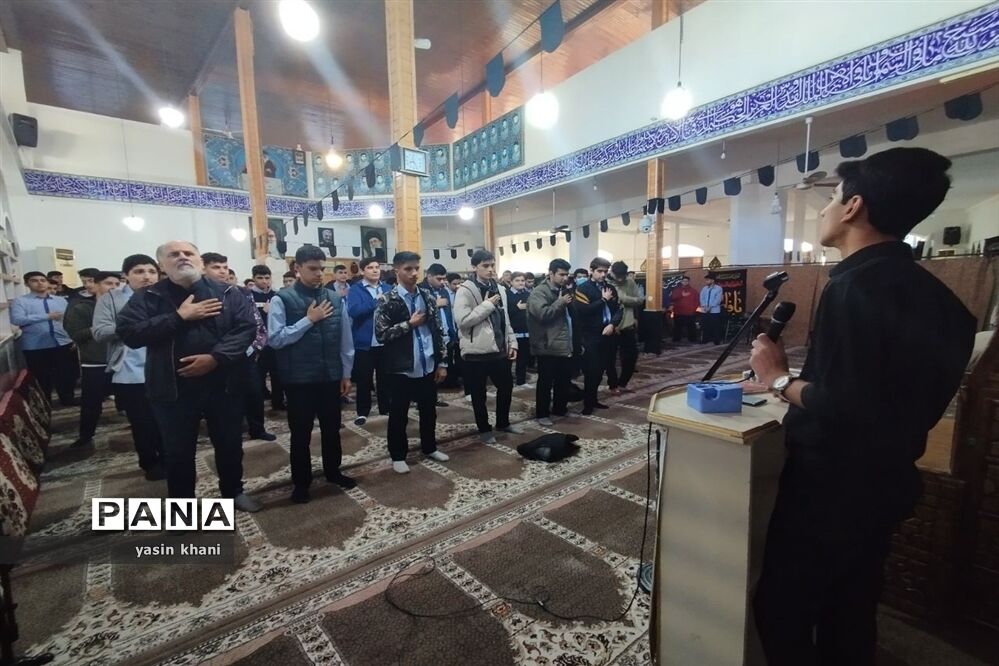 مراسم معنوی زیارت عاشورا در مسجد جامع سلمانشهر
