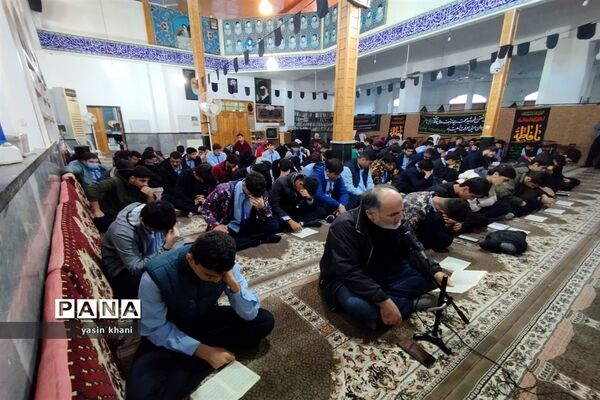 مراسم معنوی زیارت عاشورا در مسجد جامع سلمانشهر