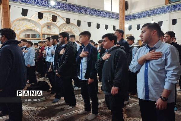 مراسم معنوی زیارت عاشورا در مسجد جامع سلمانشهر