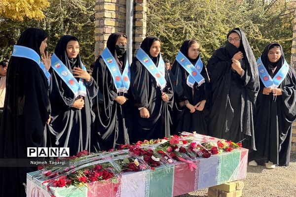 مراسم استقبال از پیکر شهید گمنام در مدارس دخترانه شهرستان مه‌ولات
