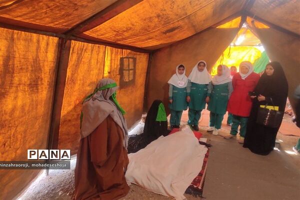 بازدید دانش‌آموزان مدارس فیروزکوه از نمایشگاه یاس کبود واقع در حوزه علمیه حضرت رقیه (س)