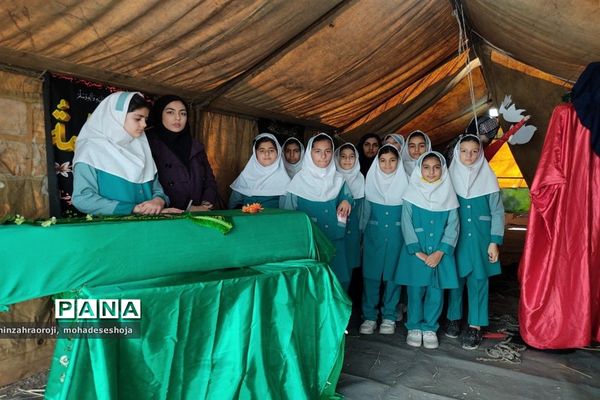 بازدید دانش‌آموزان مدارس فیروزکوه از نمایشگاه یاس کبود واقع در حوزه علمیه حضرت رقیه (س)