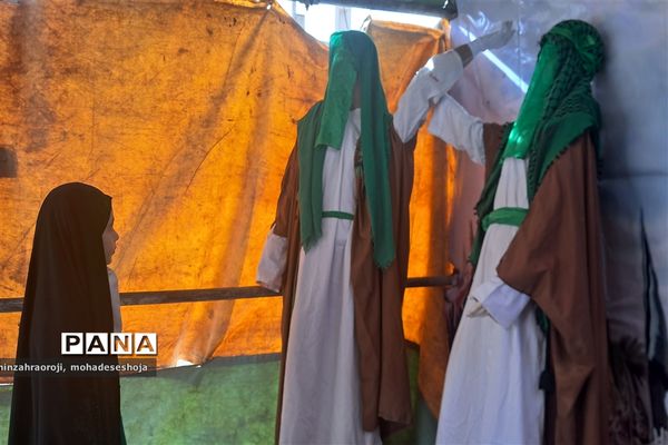 بازدید دانش‌آموزان مدارس فیروزکوه از نمایشگاه یاس کبود واقع در حوزه علمیه حضرت رقیه (س)