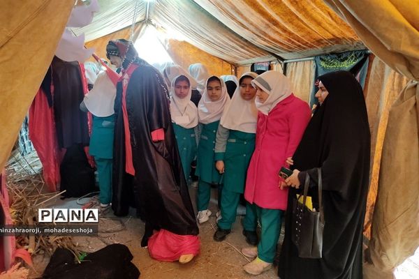 بازدید دانش‌آموزان مدارس فیروزکوه از نمایشگاه یاس کبود واقع در حوزه علمیه حضرت رقیه (س)