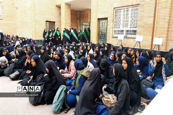 تشییع شهید گمنام توسط دانش‌آموزان دبیرستان قاسم سلیمانی٣