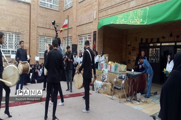 تشییع شهید گمنام توسط دانش‌آموزان دبیرستان قاسم سلیمانی٣