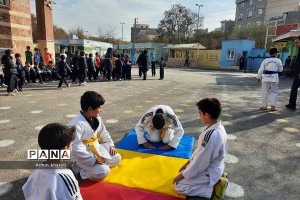 مسابقات و المپیادهای ورزشی در مدارس ناحیه دو ری