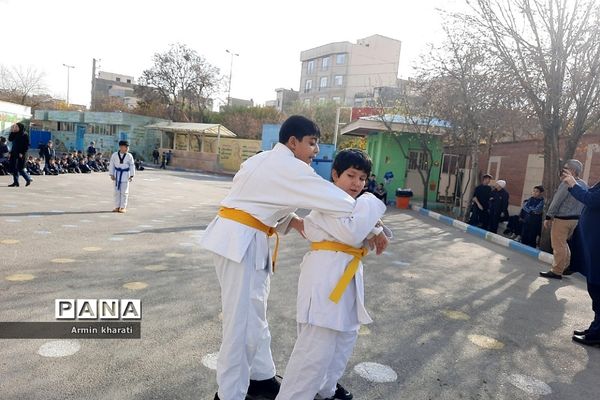 مسابقات و المپیادهای ورزشی در مدارس ناحیه دو ری