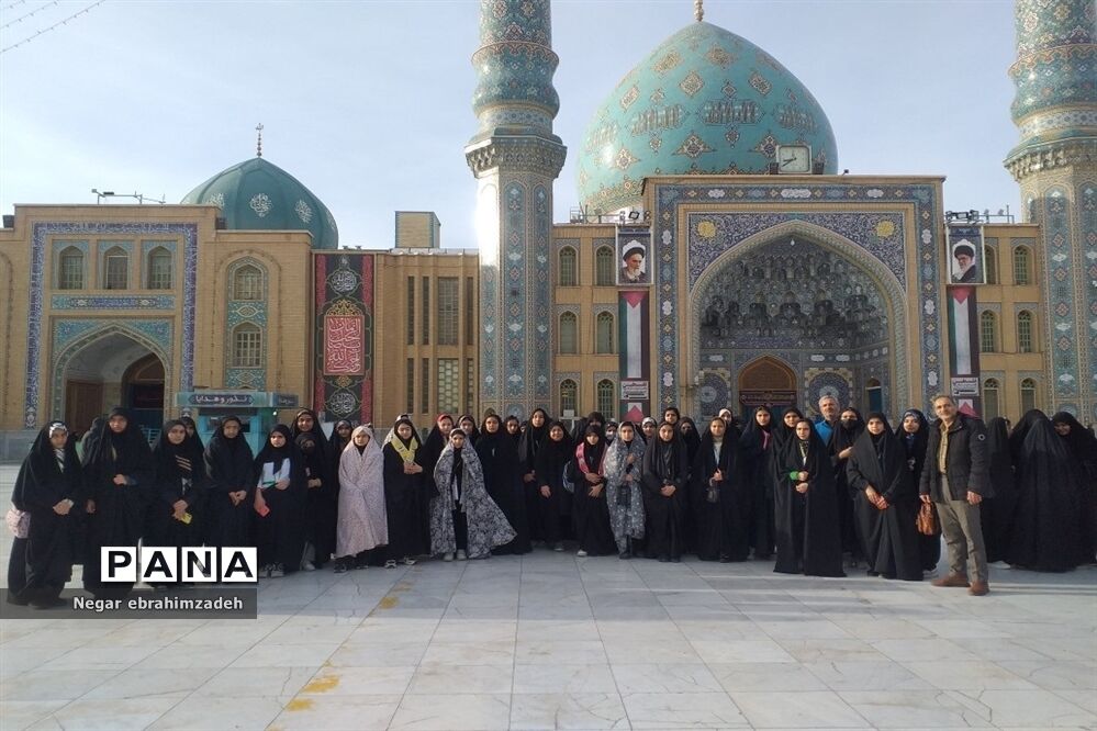 زیارت حرم حضرت معصومه(س) و مسجد جمکران توسط دانش‌آموزان شهرستان جاجرم