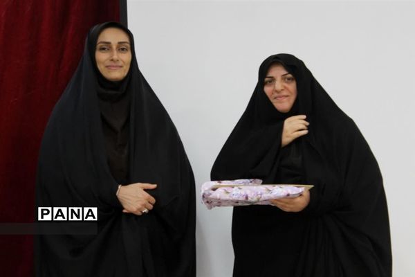 تجلیل از برگزیدگان جشنواره و‌ مسابقات آموزش و پرورش در گلوگاه