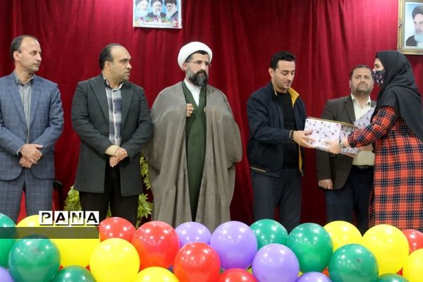 تجلیل از برگزیدگان جشنواره و‌ مسابقات آموزش و پرورش در گلوگاه