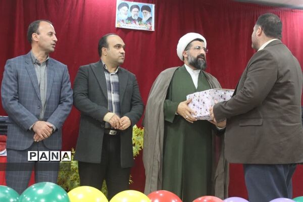 تجلیل از برگزیدگان جشنواره و‌ مسابقات آموزش و پرورش در گلوگاه