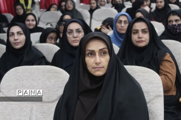 تجلیل از برگزیدگان جشنواره و‌ مسابقات آموزش و پرورش در گلوگاه