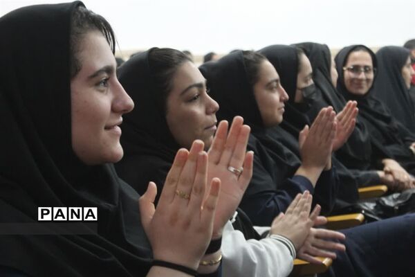 تجلیل از برگزیدگان جشنواره و‌ مسابقات آموزش و پرورش در گلوگاه