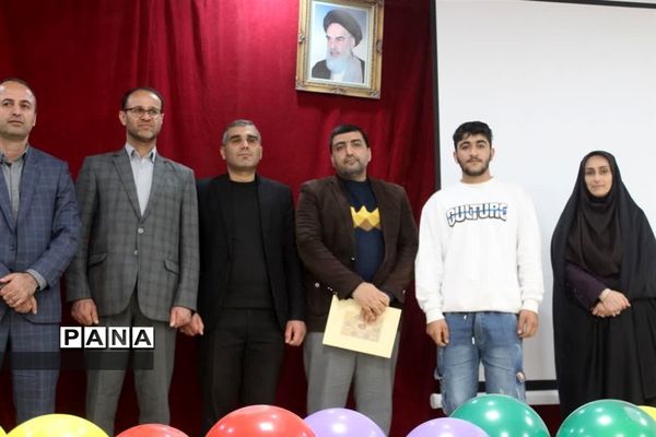 تجلیل از برگزیدگان جشنواره و‌ مسابقات آموزش و پرورش در گلوگاه
