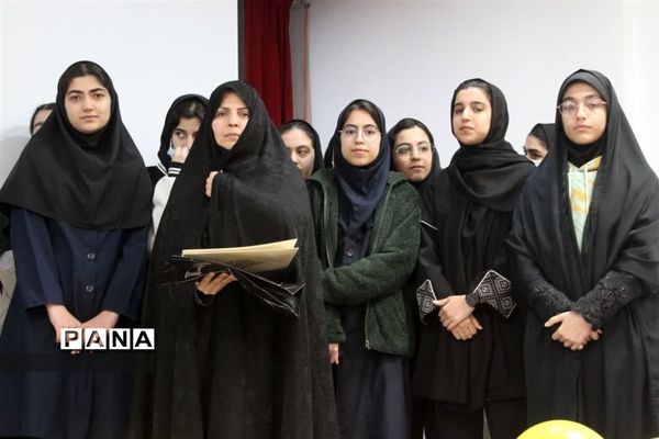 تجلیل از برگزیدگان جشنواره و‌ مسابقات آموزش و پرورش در گلوگاه