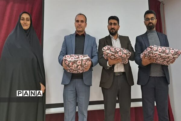 تجلیل از برگزیدگان جشنواره و‌ مسابقات آموزش و پرورش در گلوگاه