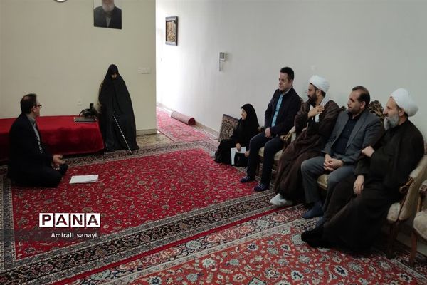 دیدار مسئولان با خانواده شهدای شهرستان‌ قرچک