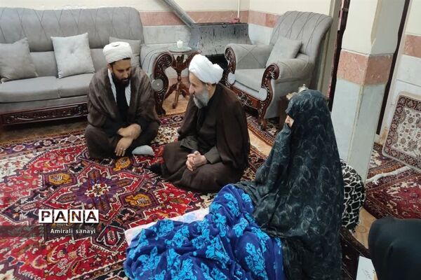 دیدار مسئولان با خانواده شهدای شهرستان‌ قرچک