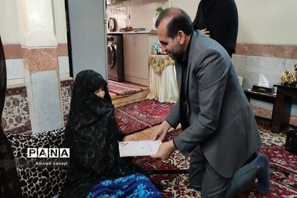 دیدار مسئولان با خانواده شهدای شهرستان‌ قرچک