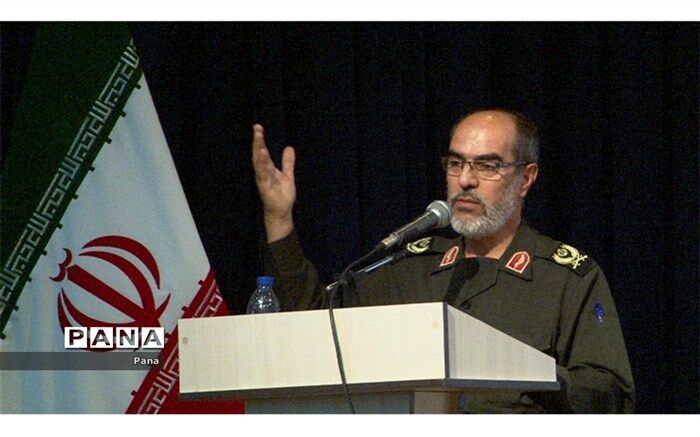 تنها پیام اصلی شهیدان به نوجوانان معتقد بودن به انقلاب و پایبند بودن به دین است