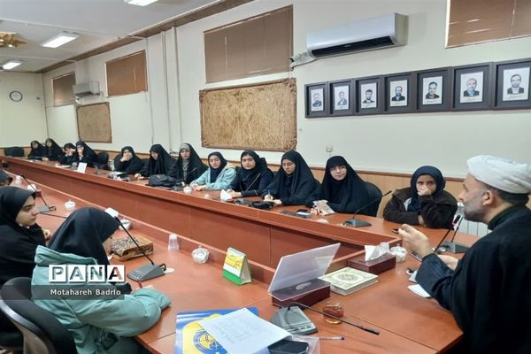 جلسه هم‌اندیشی مسئولان دانش‌آموزی اتحادیه انجمن‌اسلامی اسلامشهر