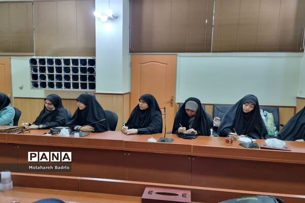 جلسه هم‌اندیشی مسئولان دانش‌آموزی اتحادیه انجمن‌اسلامی اسلامشهر