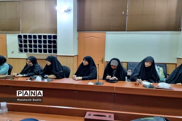 جلسه هم‌اندیشی مسئولان دانش‌آموزی اتحادیه انجمن‌اسلامی اسلامشهر