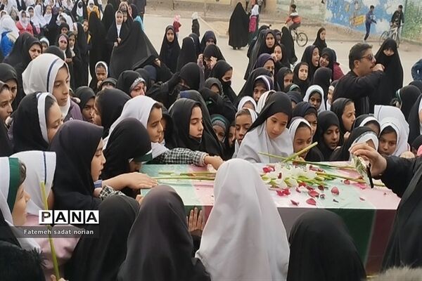 مراسم استقبال از شهید گمنام در دبستان شهید کامجو منطقه تبادکان