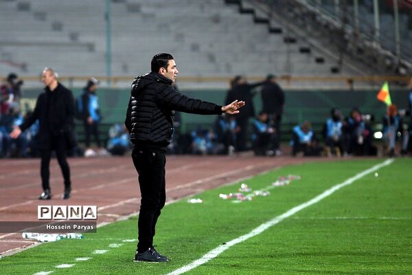 دیدار تیم‌های فوتبال استقلال و پرسپولیس