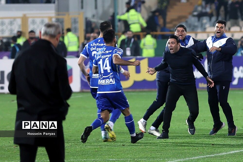 دیدار تیم‌های فوتبال استقلال و پرسپولیس