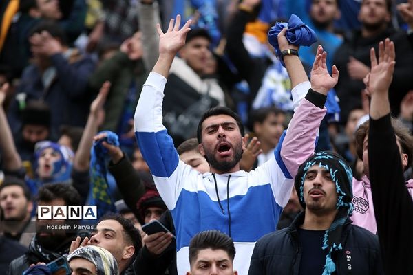 دیدار تیم‌های فوتبال استقلال و پرسپولیس