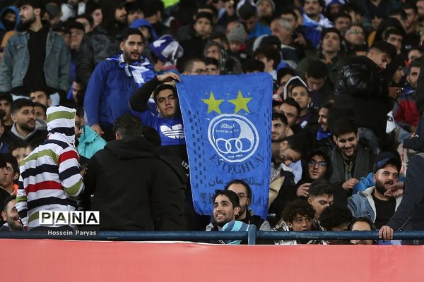 دیدار تیم‌های فوتبال استقلال و پرسپولیس