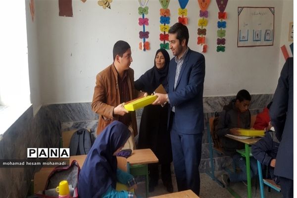 بازدید رئیس آموزش و پرورش استثنایی  از دبستان معرفت و مرکز جامع شهرستان صالح آباد