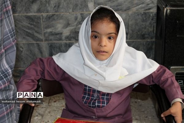 بازدید رئیس آموزش و پرورش استثنایی  از دبستان معرفت و مرکز جامع شهرستان صالح آباد