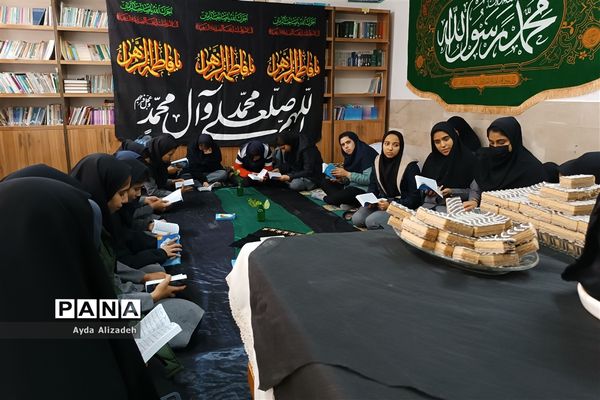 محفل انس با قرآن در دبیرستان ربابه طاهباز ناحیه ۵