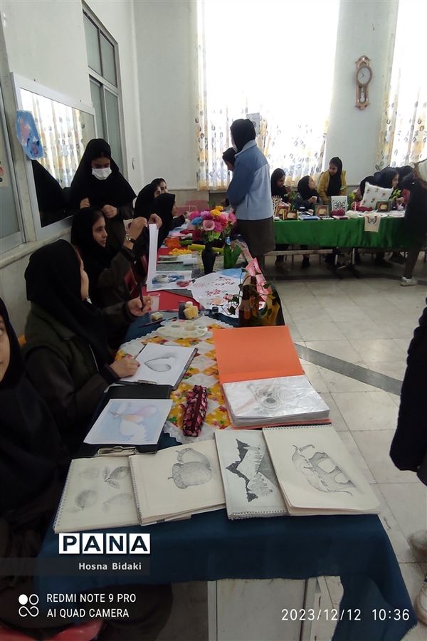 برگزاری نمایشگاه از هنرهای دستی دانش آموزان