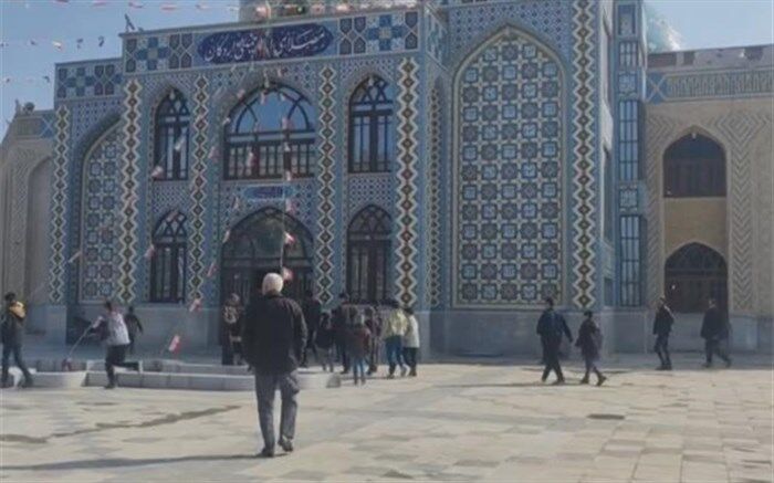 برگزاری نماز جمعه شهرستان اردکان با حضور پر شور دانش آموزان/فیلم