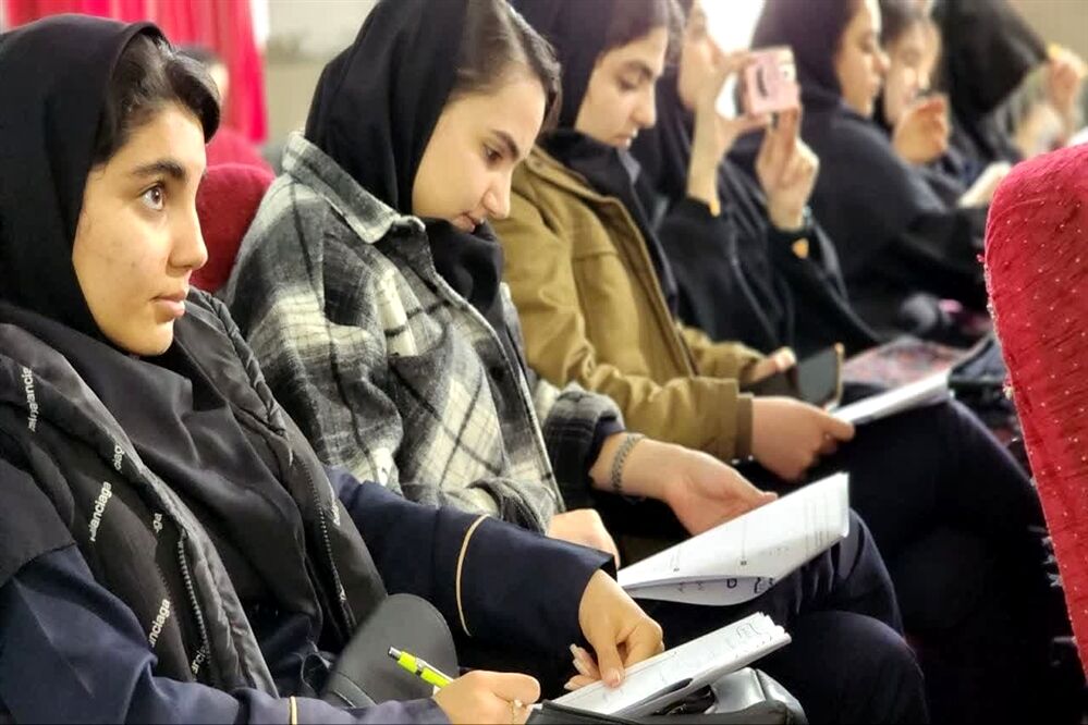 کلاس‌های کنکور رایگان در ناحیه یک بهارستان